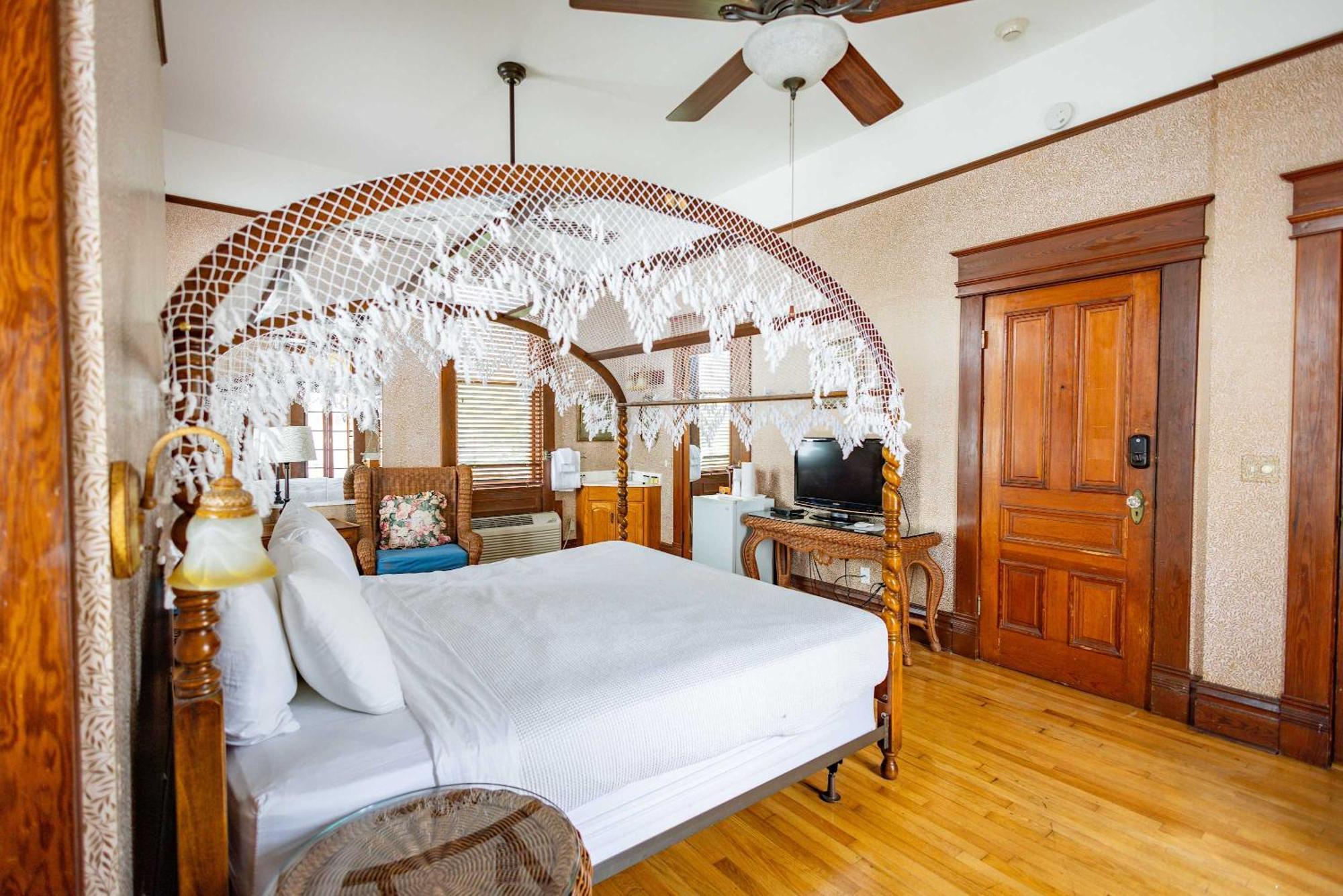 Classic King With Balcony At Curry Mansion Key West Extérieur photo